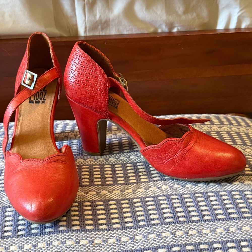 Cherry Red Miz Mooz Heels, Perfect for Spring! - Picture 4 of 7